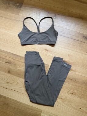 SET Active Airluxe Women's Leggings & Sports Bra in "Truffle"